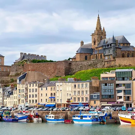 In Near Sandy Gouville-sur-Mer